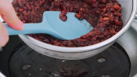 Separating the cooking liquid from the Adzuki beans.