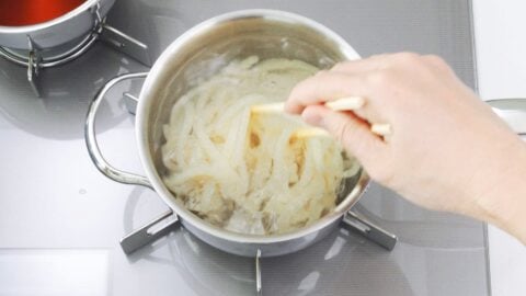 Boiling udon noodles.