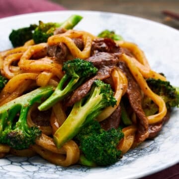 Thick chewy noodles glazed in oyster sauce stir-fried with beef and broccoli.