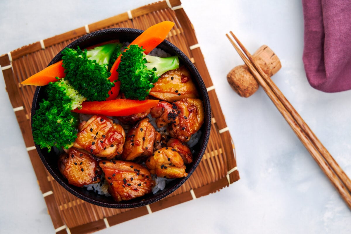 Juicy bite-sized pieces of teriyaki chicken glazed in a simple 3-ingredient sauce, served over a bowl of rice.