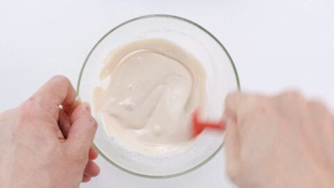 Mixing sesame paste with chicken stock.