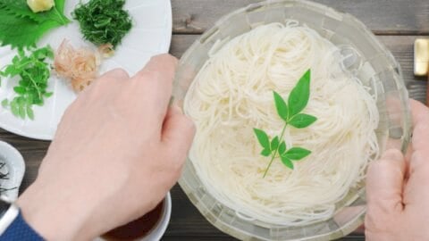 Serving somen noodles in a glass bowl with ice.