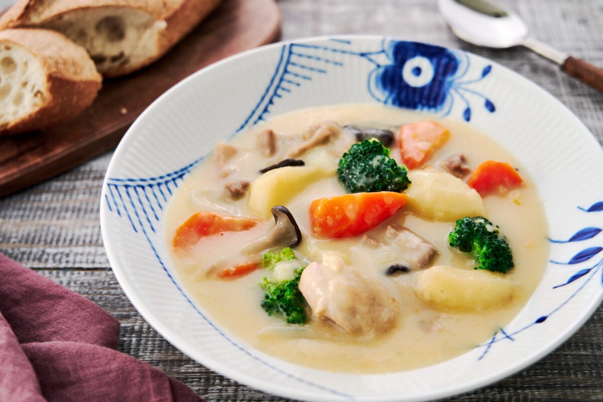 With big chunks of chicken, potatoes and carrots, this easy comforting cream stew comes togehter in about 30 minutes from a handful of basic ingredients.