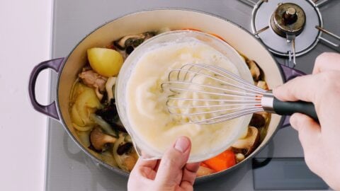 Tempering white roux for cream stew.