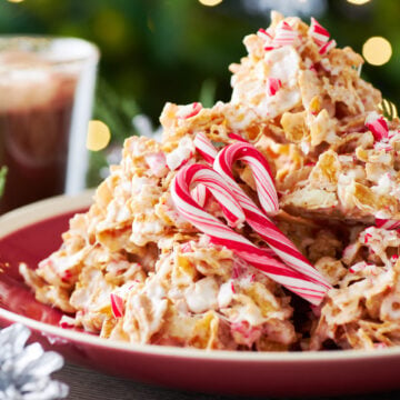 With crisp corn flakes and crushed peppermint candy held together with white chocolate and marshmallows, this no-bake holiday treat is perfect for bake-sales, potlucks, and last-minute Christmas gifts.