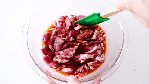 Marinating thin slices of pork shoulder in a shogayaki sauce to make ginger pork.