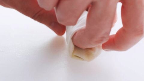 How to roll Japanese spring rolls so they don't burst.