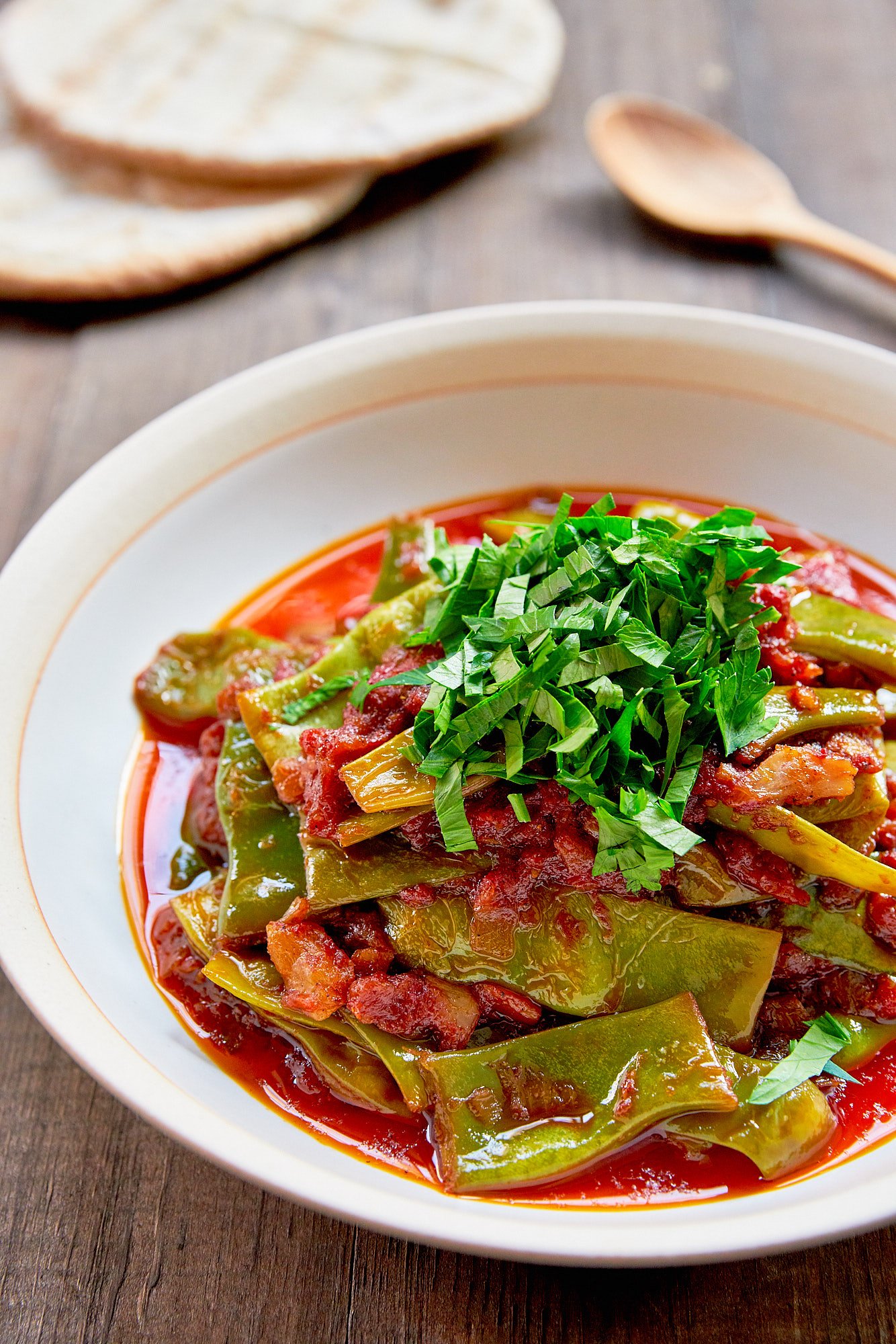 With green beans braised in olive oil, garlic and tomatoes until creamy and tender, Loubieh Bi Zeit is a delicious Lebanese meze that comes together from just a handful of ingredients.