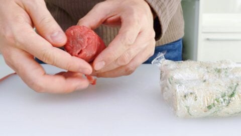 Tucking the ends of meat wrapped onigiri.