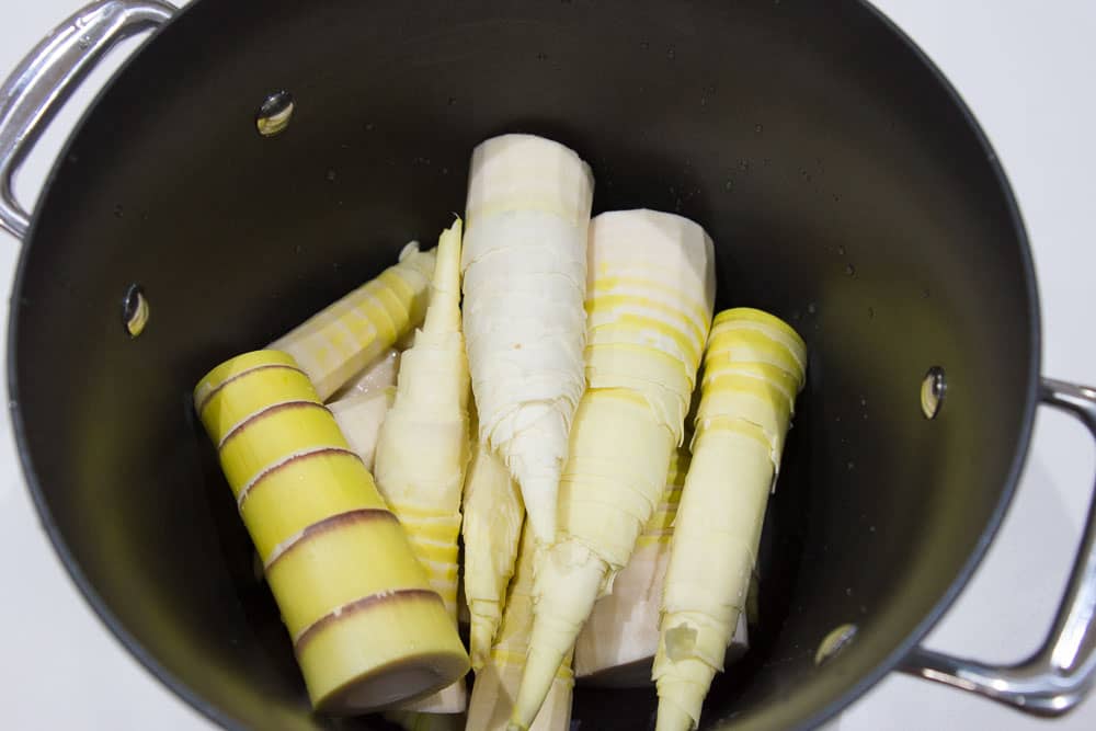 Boiling fresh bamboo shoots.