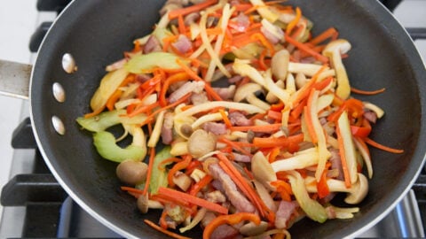 Sauteed vegetables for shirataki yakisoba.