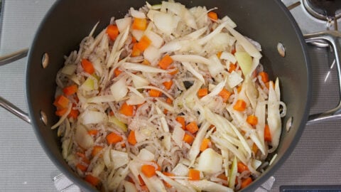 Saute vegetables such as burdock, carrots and onions for making tonjiru