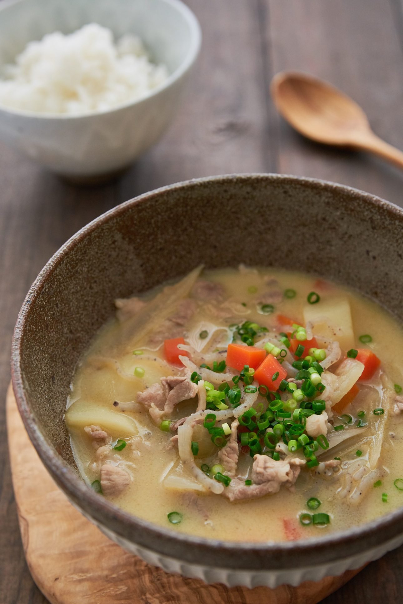 A quick, delicious Japanese pork and miso soup, Tonjiru (豚汁) comes together in under 30 minutes and is hearty enough to serve as an entree.