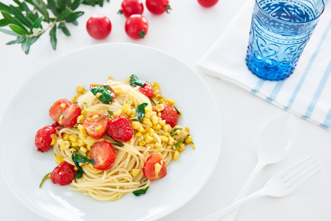 Pasta Estate (literally Summer Pasta) is an easy yet ultra-flavorful plant-based pasta that captures the essense of summer with pan-roasted tomatoes, corn and zucchini.