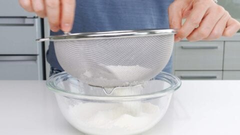 Sifting dry ingredients for Taiyaki.