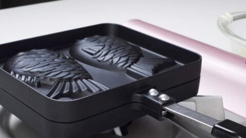 Taiyaki pan with the lid closed.