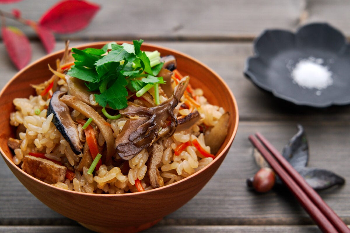 This Takikomi Gohan, also known as Gomoku Gohan, is an easy vegan rice entre loaded with mushrooms and root veggies.