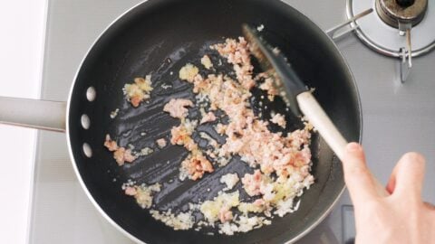 Base sautéing ginger, garlic, and pork for tantanmen base.