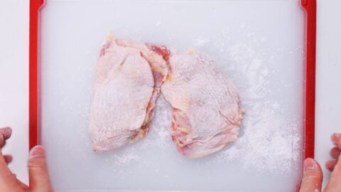 Dusting chicken with potato starch.