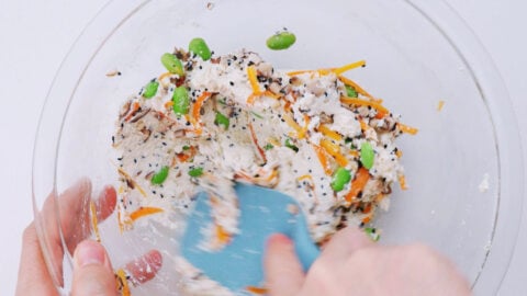 Knead the vegetables into the tofu mixture.