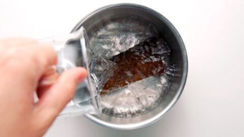 Soaking konbu in water to make dashi broth for poke.