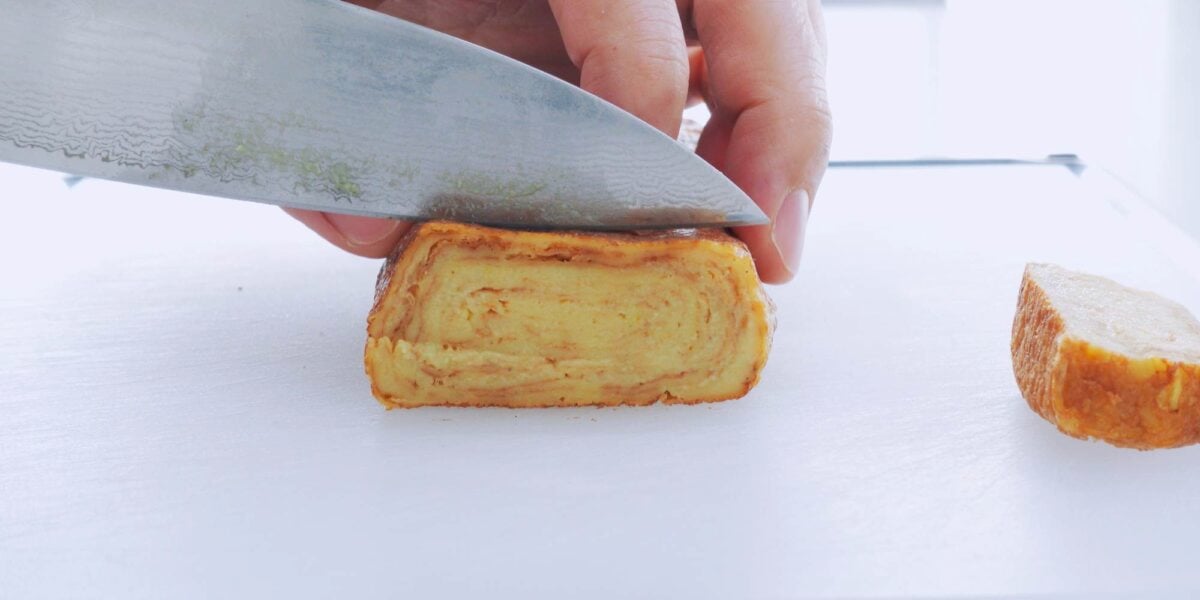 Slicing a plant-based tamagoyaki.